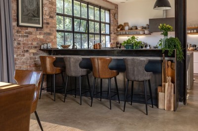 stools-in-kitchen
